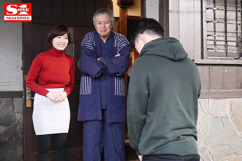 あの夏から5ヵ月経っても…ど田舎の冬はやっぱりヤルことがなくて 隣の巨乳奥さんの誘惑に乗っかりじっとり交尾三昧で毎日暖め合う。 奥田咲-1