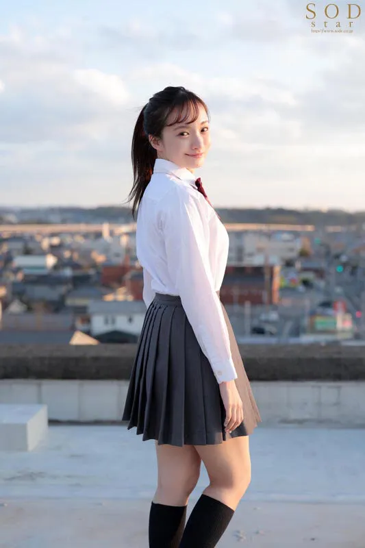 「ひさしぶりに学校いってみいひん？」かつての同級生と10年ぶりに再会。当時ヤリまくっていた思い出の校舎…は跡形もなく…廃墟になった母校の冷たいコンクリートに彼女を押しあて何度も何度も腰を打ちつけた 渚恋生-20