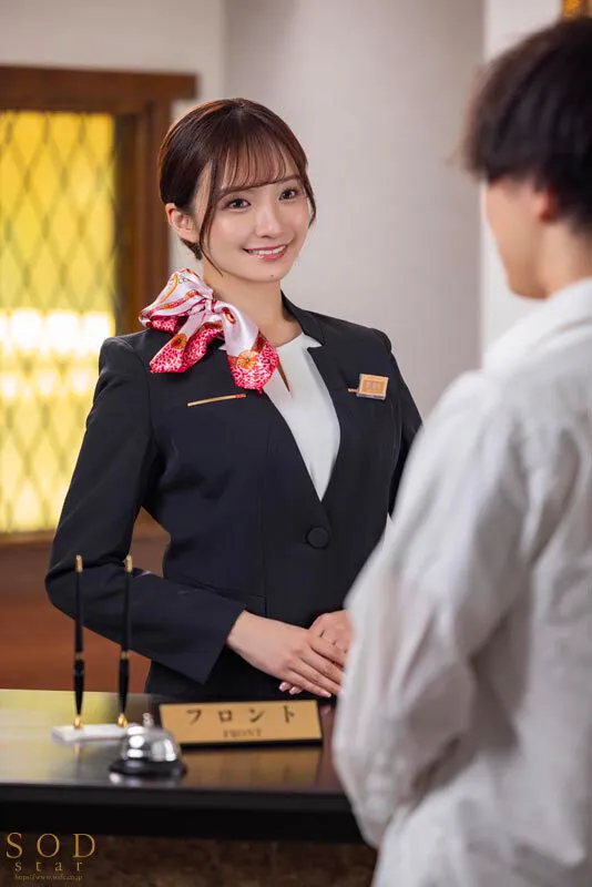 ハネムーン中の新婚夫婦から旦那をお触り誘惑 館内で寝取り口淫セックスをくり返す淫乱美人なホテルスタッフ 渚恋生-17