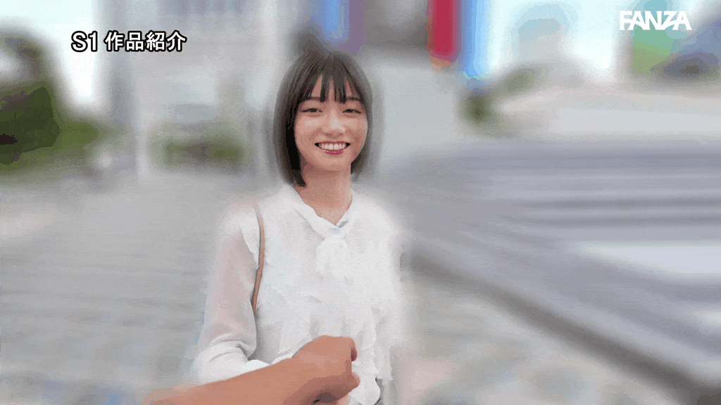 瀬戸環奈手を繋いだラブラブデートで見せる素の素顔が可愛いGIFグラビア画像